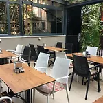לינה וארוחת בוקר Nuray 2*