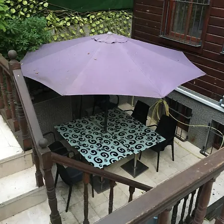 Nuray Bed & Breakfast 2*